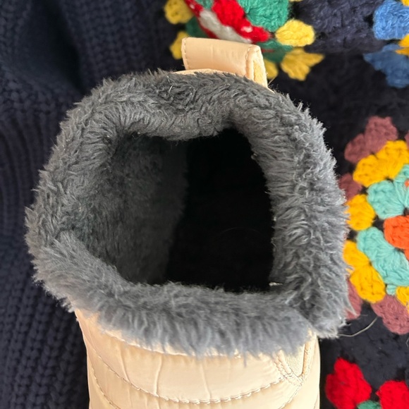 Women's Beige Fur-Lined Ankle Boots with Faux Fur Interior and Black Sole NWOT - Picture 8 of 8